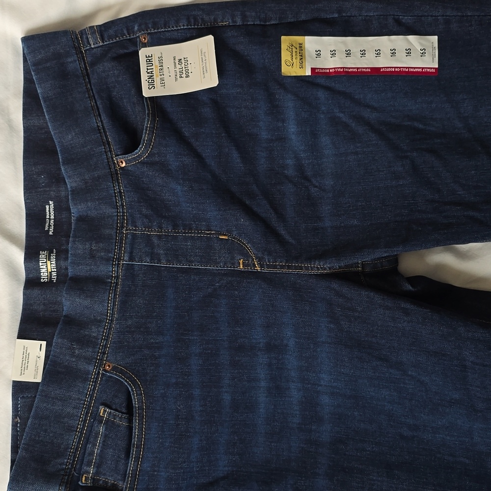 Signature Levi Strauss Shaping Pull-On Bootcut Jeans Denim Levi's 16 NEW Women's - Picture 5 of 11